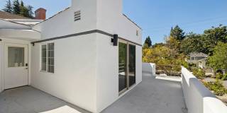 Stunning Luxury 2BR with Wraparound Deck in Downtown Palo Alto Gallery 3