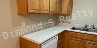 Cute 2 Bed Duplex Available Now - 2 bed, 2 bath, 1 car garage! Gallery 6