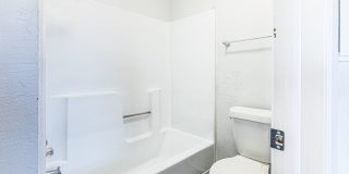Beautifully Renovated 2bed/2bath Flat Gallery 18
