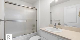 STUNNING 3 Bed / 2.5 Bath Brand New Townhome / End Unit !!! Gallery 14
