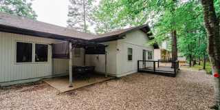 Charming 4 bedroom, 3 bathroom with lots of outdoor living space. Gallery 27