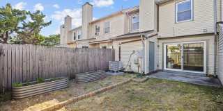 Charming 2 Bed, 2.5 Bath Townhouse for Rent in Virginia Beach! Gallery 21