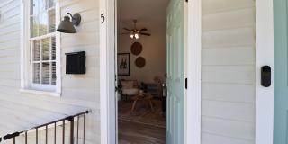 Modern and Updated Furnished 1 Bed 1 Bath Gallery 3