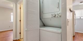 2 Bed/2 Bath with loft. Close to Campus On bus line. Gallery 7