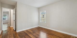 1313 E 55th Street Gallery 16