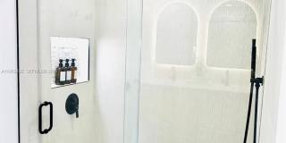 2475 NW 25th St Gallery 17