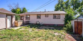 Great house near UCCS with 2x kitchen and 2x laundry! Gallery 27