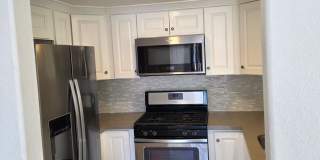 Vibrant 2 bedroom/2 bath condo in a great community with quick access to main commuter arteries Gallery 6