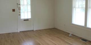 Lovely Cottage with Detached 2-Car Garage Gallery 3