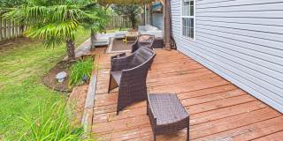 Beautiful 3 bd/ 2.5 house with Renovated Kitchen Gallery 37