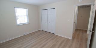 Spacious 3 bedroom duplex with 2.5 baths. Gallery 31