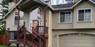 Large upscale home with large garage Gallery 1