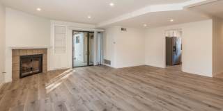 Spacious Mesa Condo with Full Two Car Attached Garage! Pet Friendly! Gallery 3