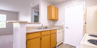 Lake Forest Apartments Gallery 7