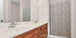 Beautiful End-Unit Townhome on a Prime Location! Gallery 15