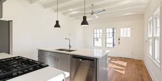 RECENTLY RENOVATED CHARMING 1/1 DUPLEX IN THE HAPPENING HISTORIC DISTRICT OF DIGNOWITY HILL Gallery 5