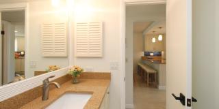 ** CANAL VIEW 2 BEDROOM\2 BATH CONDO ** SEASONAL OR ANNUAL ** BLUE POINT CLOSE TO DOWNTOWN NAPLES AND NAPLES BEAUTIFUL BEACHES ** CANAL BOAT SLIP AVAILABLE ** Gallery 33