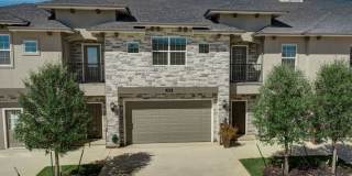 3 Bed/ 3.5 Bath Townhome WITH Private Backyard and Garage! August Move in! Gallery 1