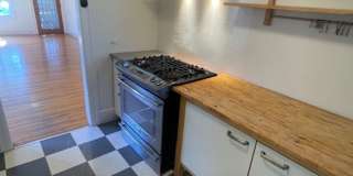 Great House in Oakland with a yard! 2 Beds, 1 Bath Gallery 9