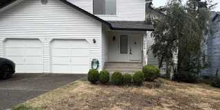 Bright and Spacious home with multi-level deck in Newcastle! Gallery 1