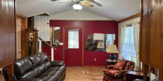 Spacious 4BR House in Brownsboro Gallery 1