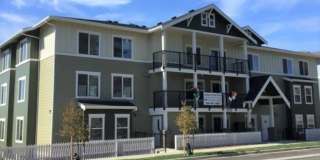 Spacious 3 & 4 Bedroom Apartments Near WWU + Downtown Gallery 10