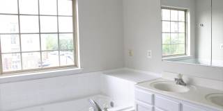 46363 PRYOR Square Gallery 18