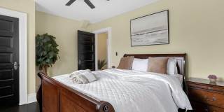 1756 Oak Street Gallery 33