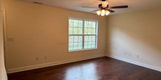 Tri level 2 bed, 2.5 bath Condo! Lakeridge School District. Gallery 10
