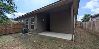 3/2/2 Duplex near Hwy 46 /Fridge Included / No Carpet / Fenced Backyard / CISD *2 weeks free rent* Gallery 31