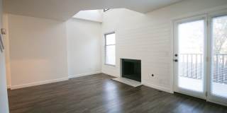 2 Bedroom, 2.5 Bath Walking Distance From the Riverside Trails and Downtown! Gallery 7