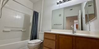 2 bedroom Partially furnished Condo Gallery 11