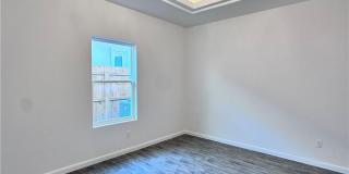 1100 Azalea Street Gallery 21
