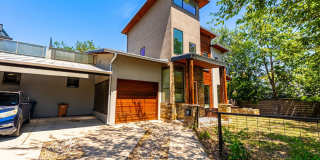 Elegant 3-Bedroom Residence in Coveted Travis Heights Gallery 1