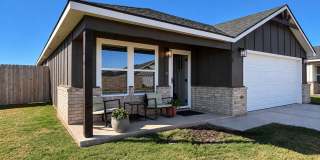 Need a November rental? 3/2/2 NICE 'N NEW! Need a November rental? 3/2/2 NICE 'N NEW! Gallery 1