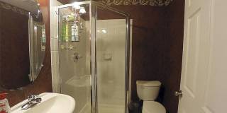 Room in 4 Bedroom Home at Haywards Heath Ln Gallery 11