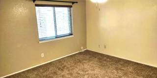 Great Two Story Eastside Townhome With Refrigerated Air Located In Quiet Well Established Neighborhood Gallery 12