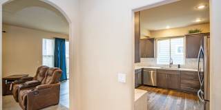 Spacious 4-Bedroom Home in The Oaks with Fenced Yard Spacious 4-Bedroom Home in The Oaks with Fenced Yard Gallery 7