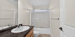 Clean 2 Bedroom. 2 bath apartment Gallery 23