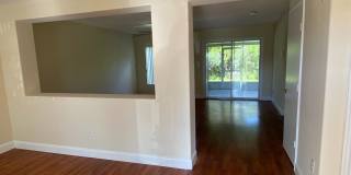 Adorable 3 bedroom / 2.5 bath town home with newly remodeled kitchen! Gallery 4