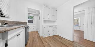 5225 De Longpre Ave. Gallery 18