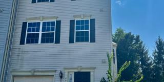 Beautiful End-Unit Townhome – 4 Bedrooms, 2 Full Baths & 2 Half Baths Gallery 1