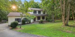 Country Charmer 3Bd/2.5Bth colonial home w/ 2 car garage on 1 acre! $1000 first month credit! Gallery 1