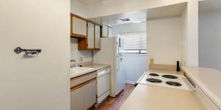 2 Bed/2 Bath with loft. Close to Campus On bus line. Gallery 5