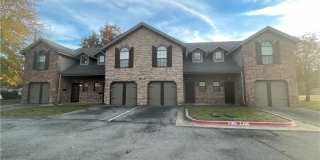 4015 Glenstone  TER Unit #D Gallery 1