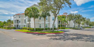 FIRST FLOOR CONDO ~ Walking Distance to Coconut Mall Gallery 4