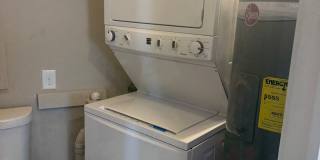 Adorable 2 Bedroom with Stackable Washer/Dryer Gallery 7