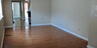 Renovated 4 bedroom House on the South Side Flats!! Gallery 8