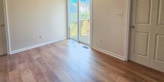 Knoxville 37921 - 3 bedroom, 2 bath Duplex - Contact Ryan Fogarty 865-333-4840 Gallery 11