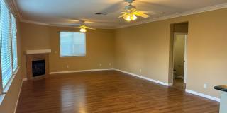 Beautiful 4 Bedroom, 2.5 Bath Oakley Home W/ Large Yard Gallery 5